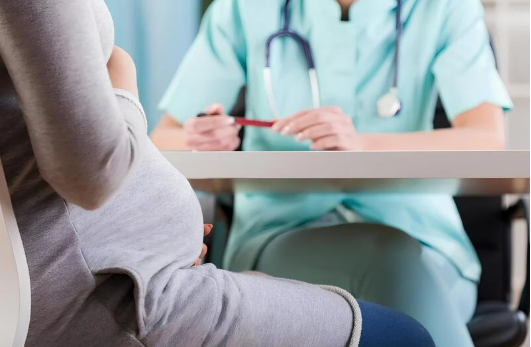 Santé maternelle en Tunisie : baisse du suivi prénatal, le ministère appelle à une mobilisation nationale
