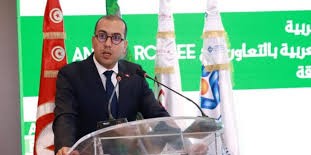 العمل على تطوير نموذج طاقي يرتكز على دعم الطاقات المتجددة وتشجيع الطاقات الشابة على الابتكار في هذا المجال