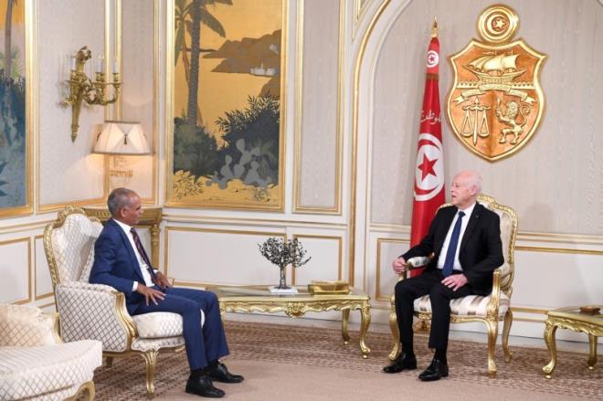  Le président Saïed reçoit l'ambassadeur de Mauritanie au terme de sa mission en Tunisie
