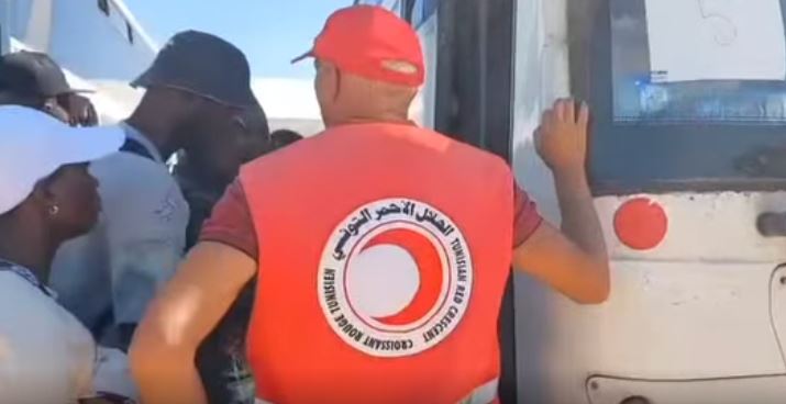 صفاقس: تأمين عودة طوعية لـ240 مهاجرا إيفواريا نحو بلدهم