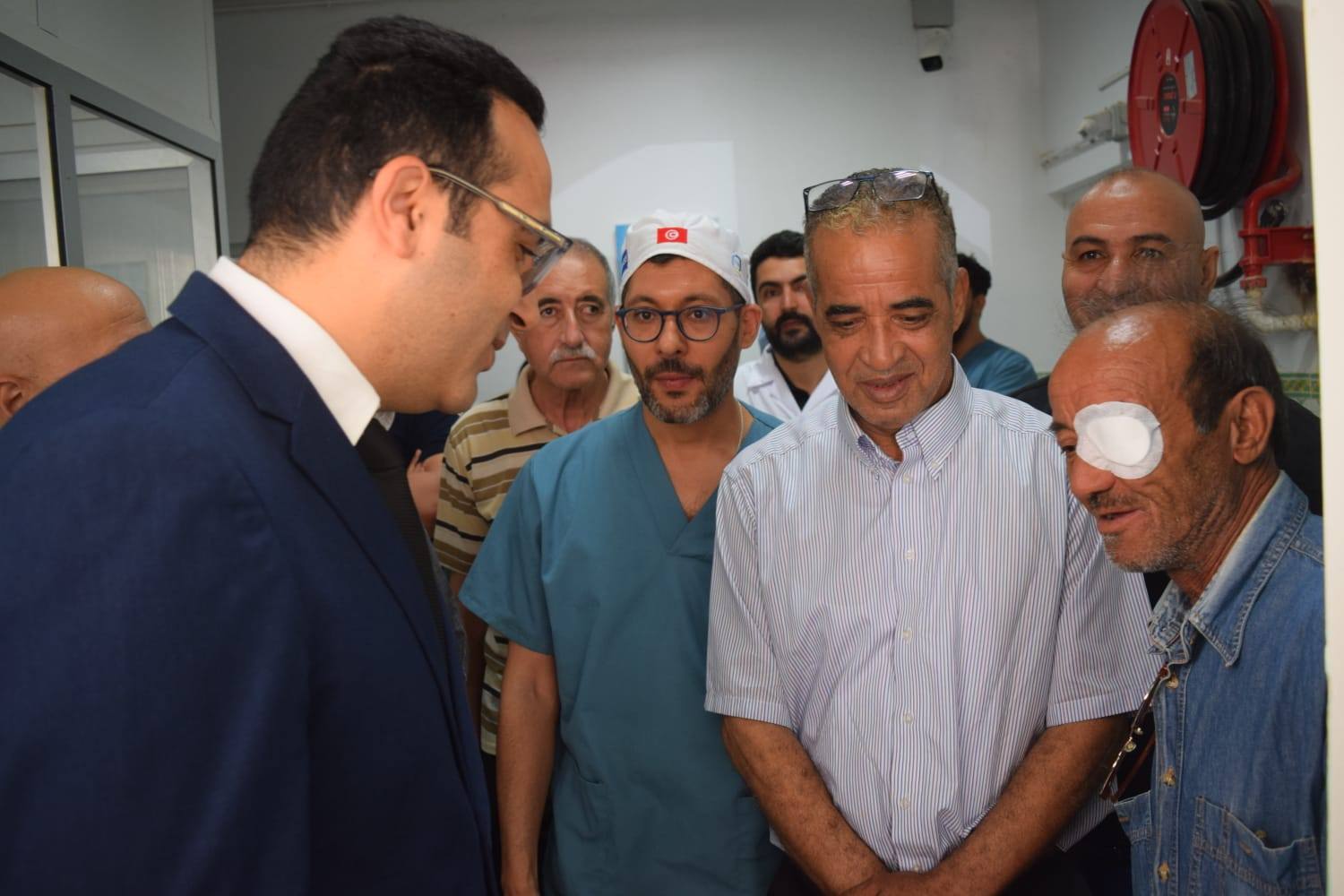 توزر: القسم الجامعي لأمراض العيون بالمستشفى الجهوي بتوزر يؤمن 60 عملية مجانية لإزالة الماء الأبيض في العين