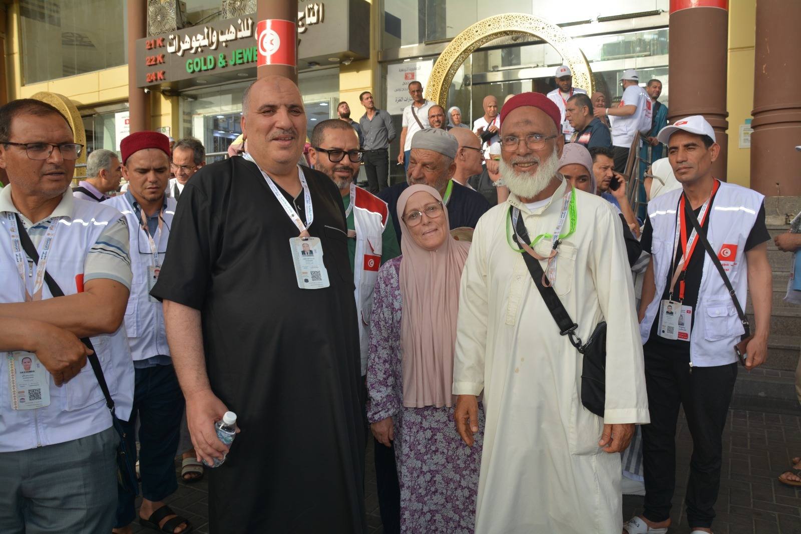 وزير الشؤون الدينية وأعضاء الوفد الرسمي يزورون الحجيج ويتفقدون ظروف إقامتهم