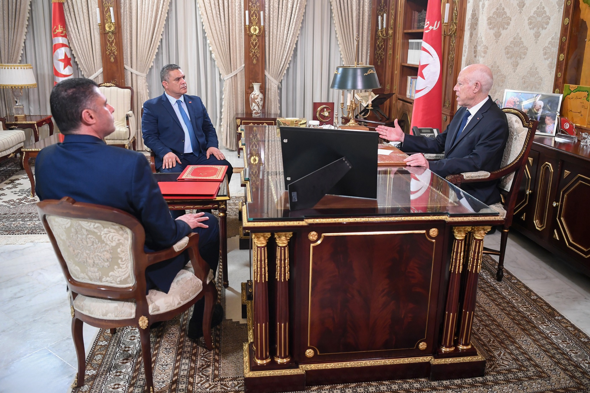 رئيس الجمهورية: تفكيك شبكات المضاربة والاحتكار ..سياسة ثابتة للدولة ستتواصل دون تردّد إلى حين القضاء نهائيا على الارتفاع الجنوني الإجرامي للأسعار