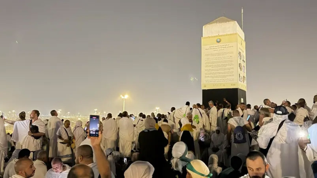 وزارة الصحة السعودية تدعو الحجاج للبقاء في المخيمات حتى 4 عصرًا تجنبًا لأشعة الشمس خلال يوم عرفة