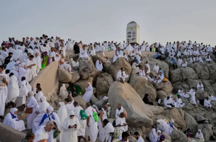 اكتمال تصعيد ضيوف الرحمن إلى عرفات في موسم حج 1447هـ بفارق ساعتين عن الموسم الماضي