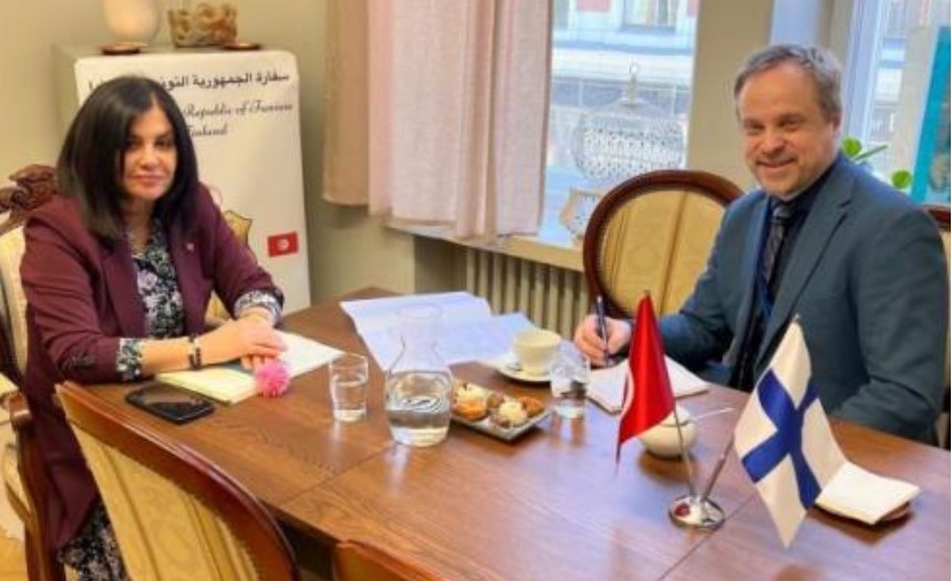 أهمية الاستثمار في الاقتصاد الدائري محور اجتماع سفيرة تونس بفنلندا مع مسؤول بوزارة الخارجية الفنلندية