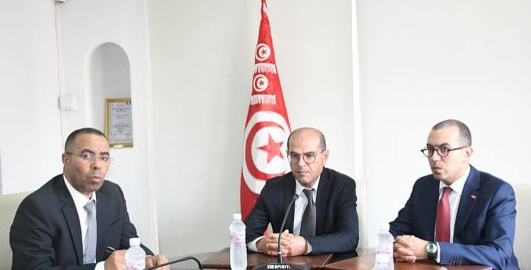 صلاح الزواري يؤكد أهمية النهوض بقطاع المناجم عبر استرجاع نسق إنتاج الفسفاط والأسمدة الكيميائية