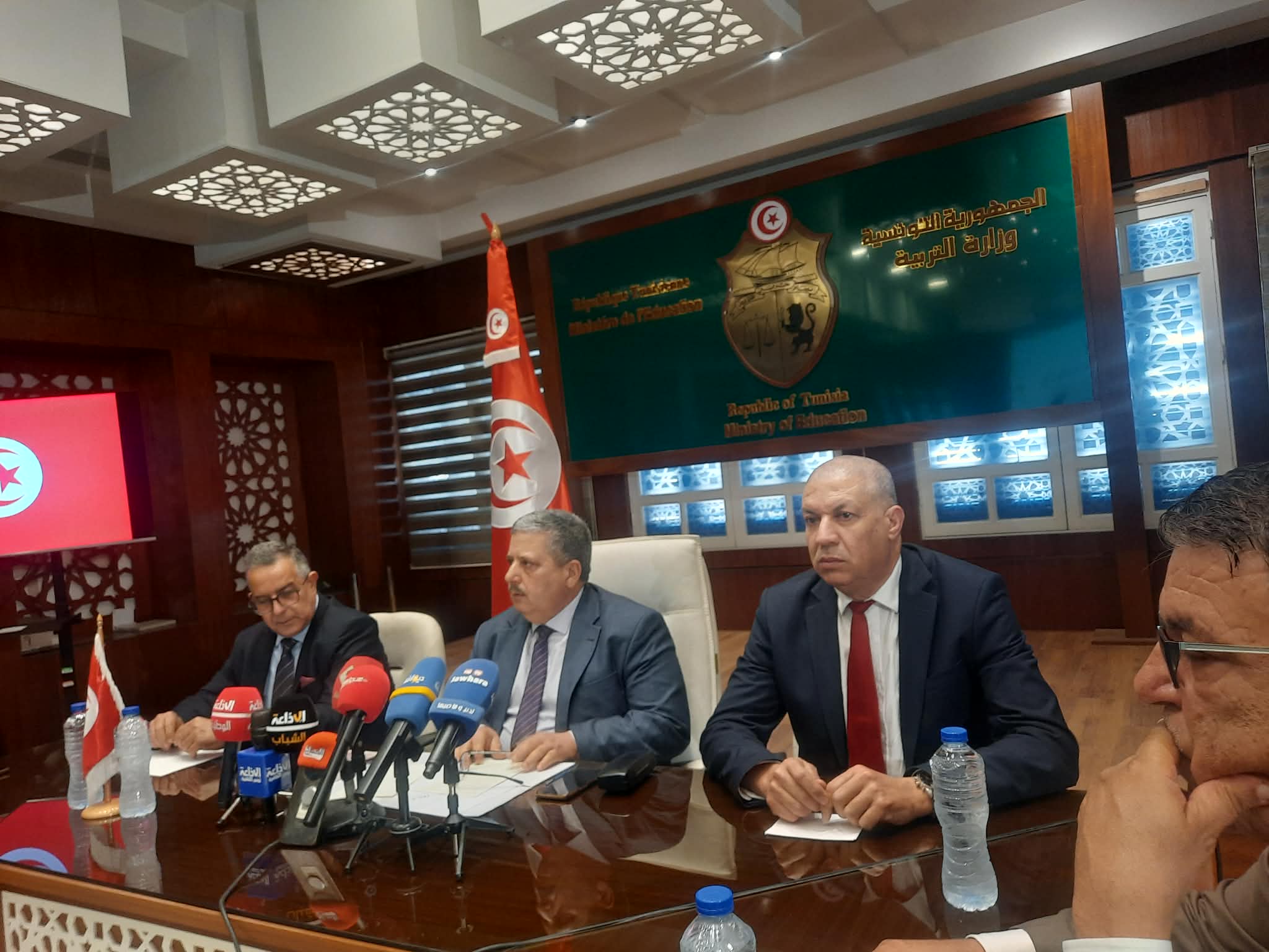 اتخاذ جملة من التدابير الصارمة  للتصدي لظاهرة الغش وضمان إجراء الامتحانات في ظروف تتسم بالنزاهة