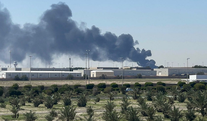 وفاة شخص وإصابة آخرين في هجوم إيراني استهدف مطار الكويت