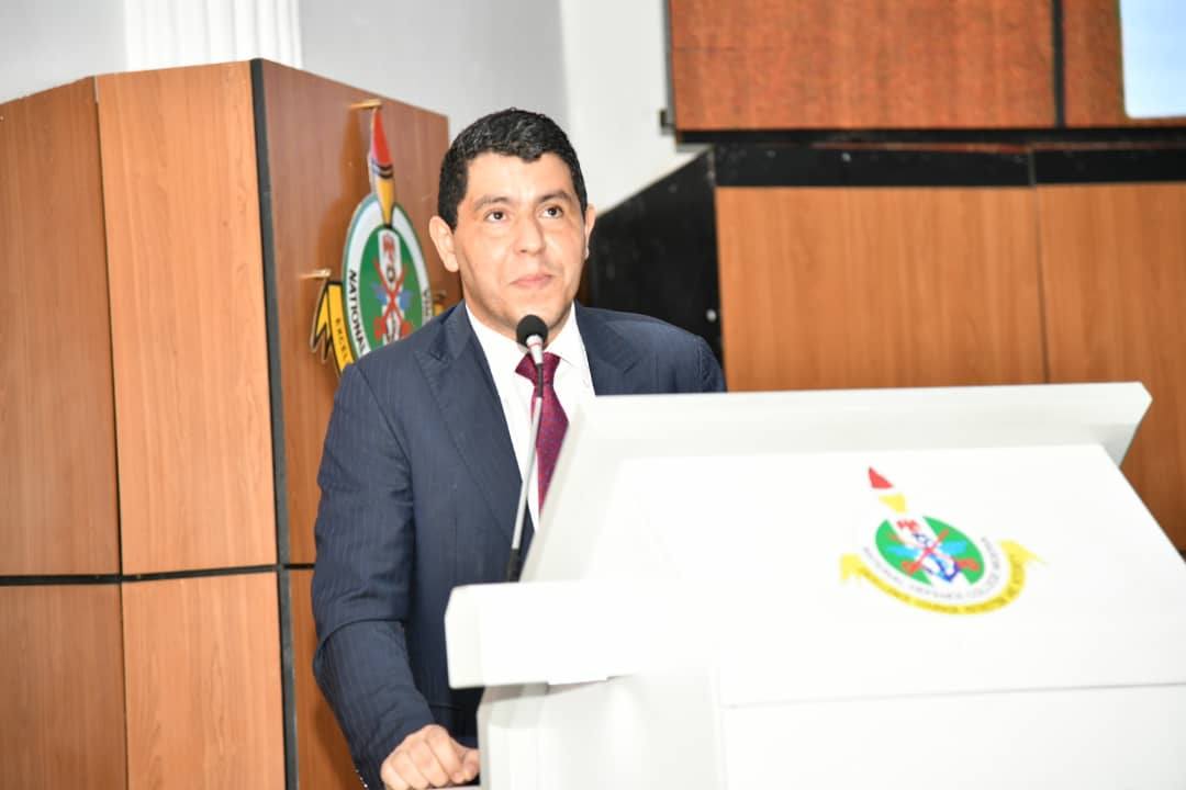 الممثل الدبلوماسي بسفارة تونس في نيجيريا يؤكد أهمية تعزيز التعاون بين معهدي الدفاع الوطني التونسي والنيجيري