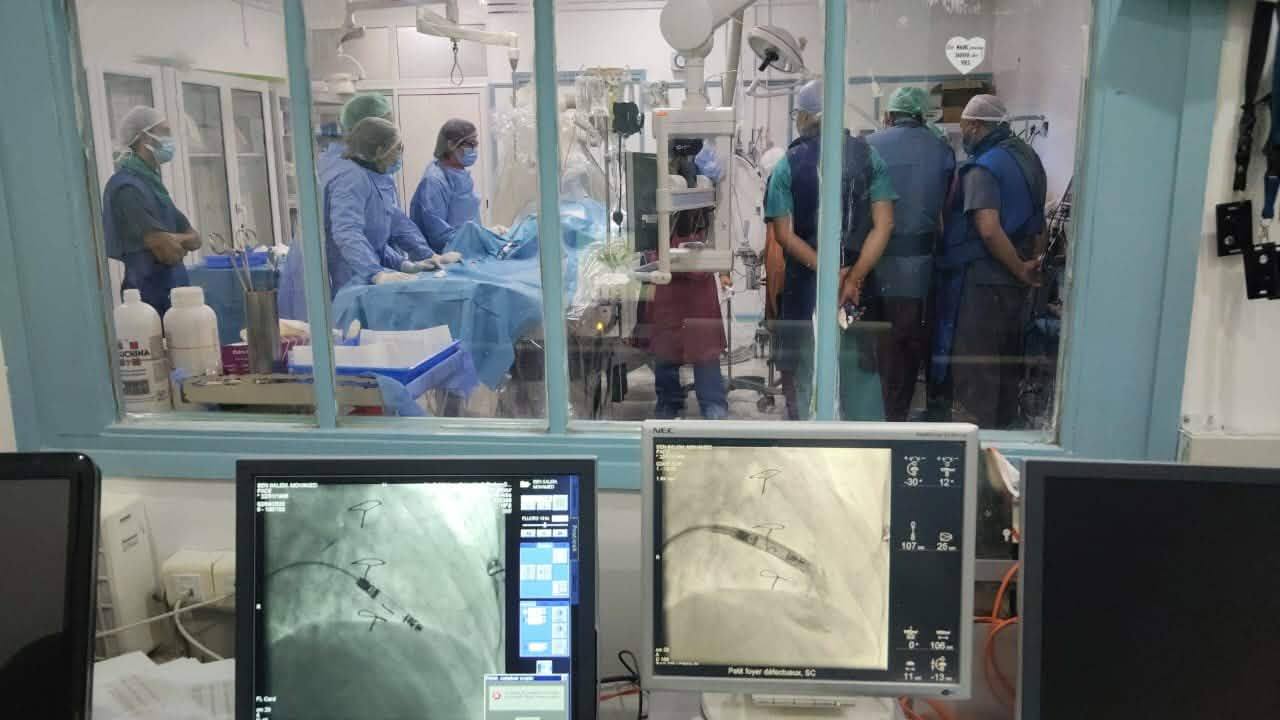 نجاح طبي تونسي غير مسبوق: زرع أول نظام لتنظيم ضربات القلب بدون أسلاك بصفاقس