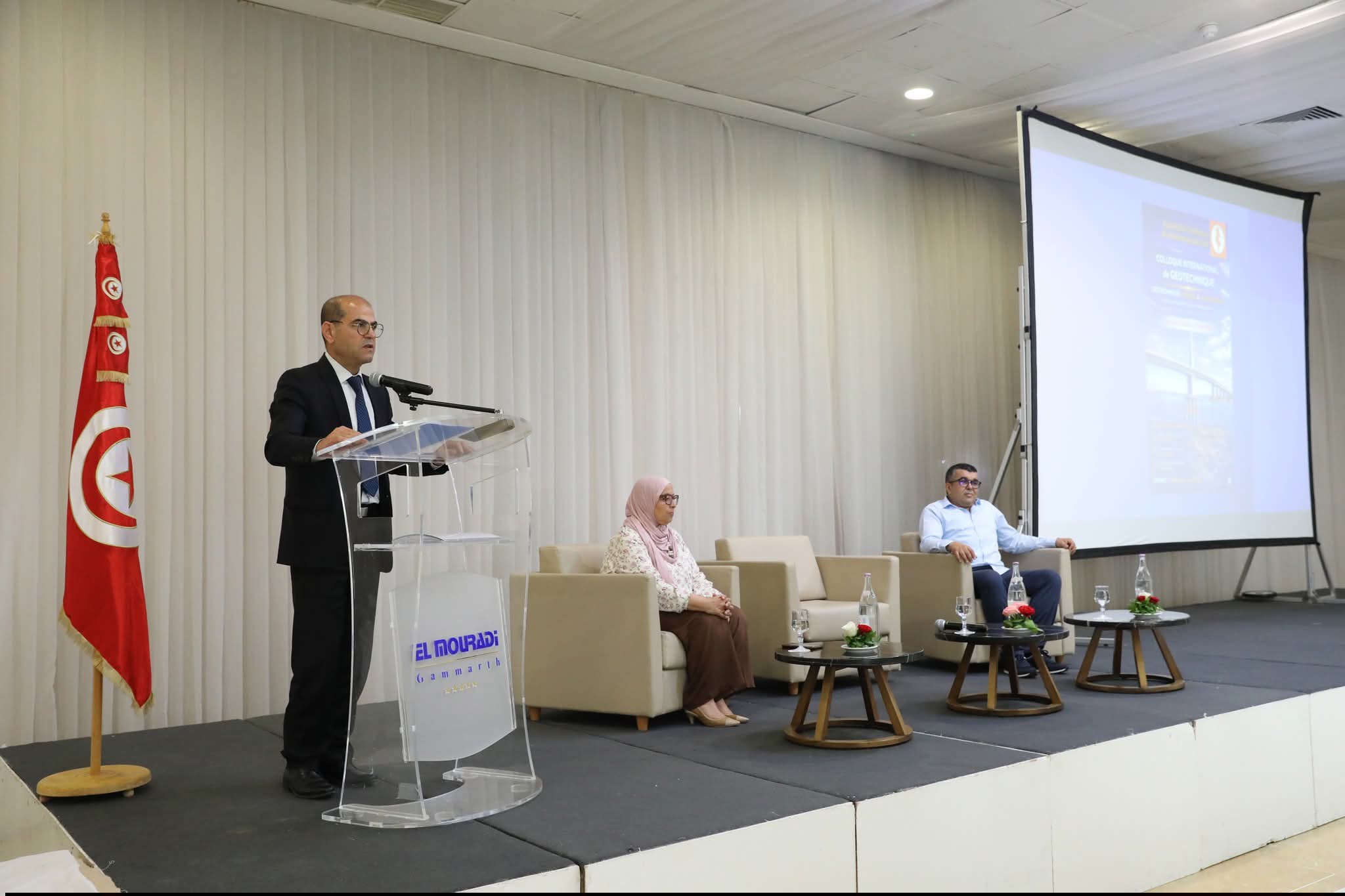 وزير التجهيز يشرف على يوم دراسي حول الانزلاقات الأرضية: "إدارة المخاطر واستقرار المنشآت"