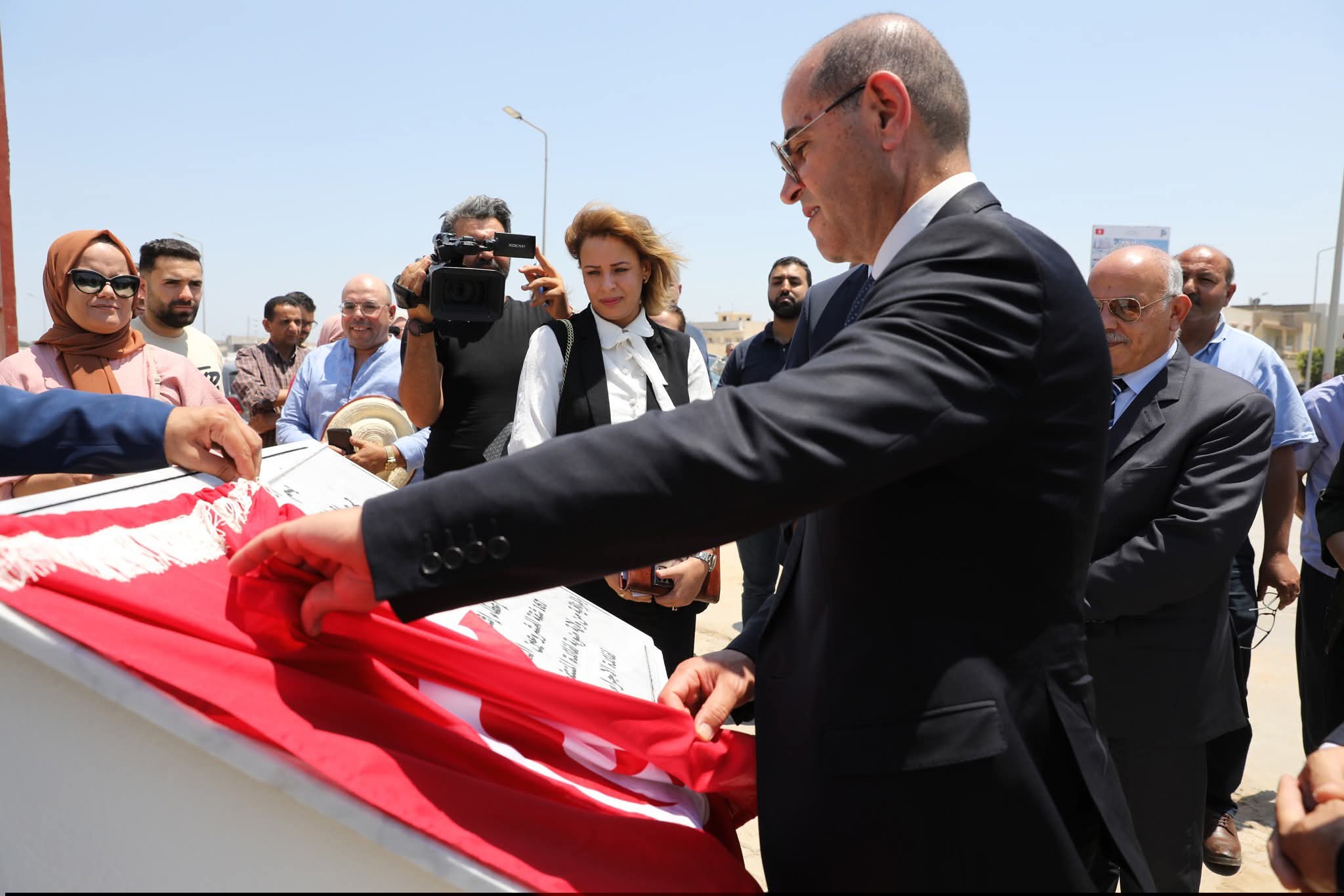 وزير التجهيز والإسكان يُعطي إشارة انطلاق أشغال أولى مشاريع برنامج الكراء المملّك المتمثل في بناء 162 مسكناً اجتماعياً بالمرناقية من ولاية منوبة