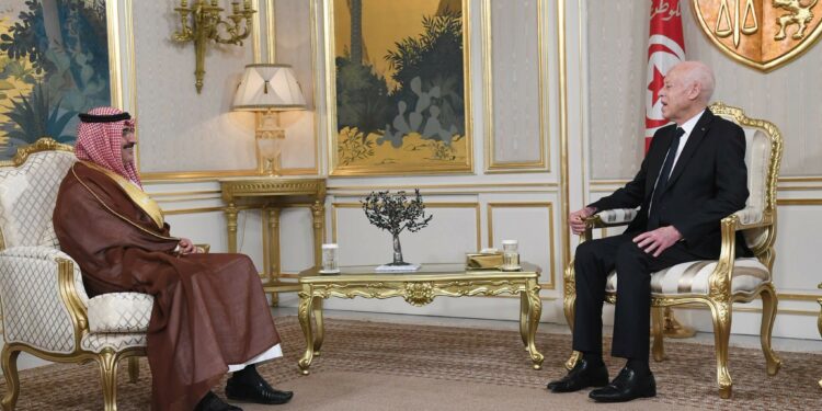  Le président Kais Saïed reçoit l’ambassadeur saoudien en fin de mission