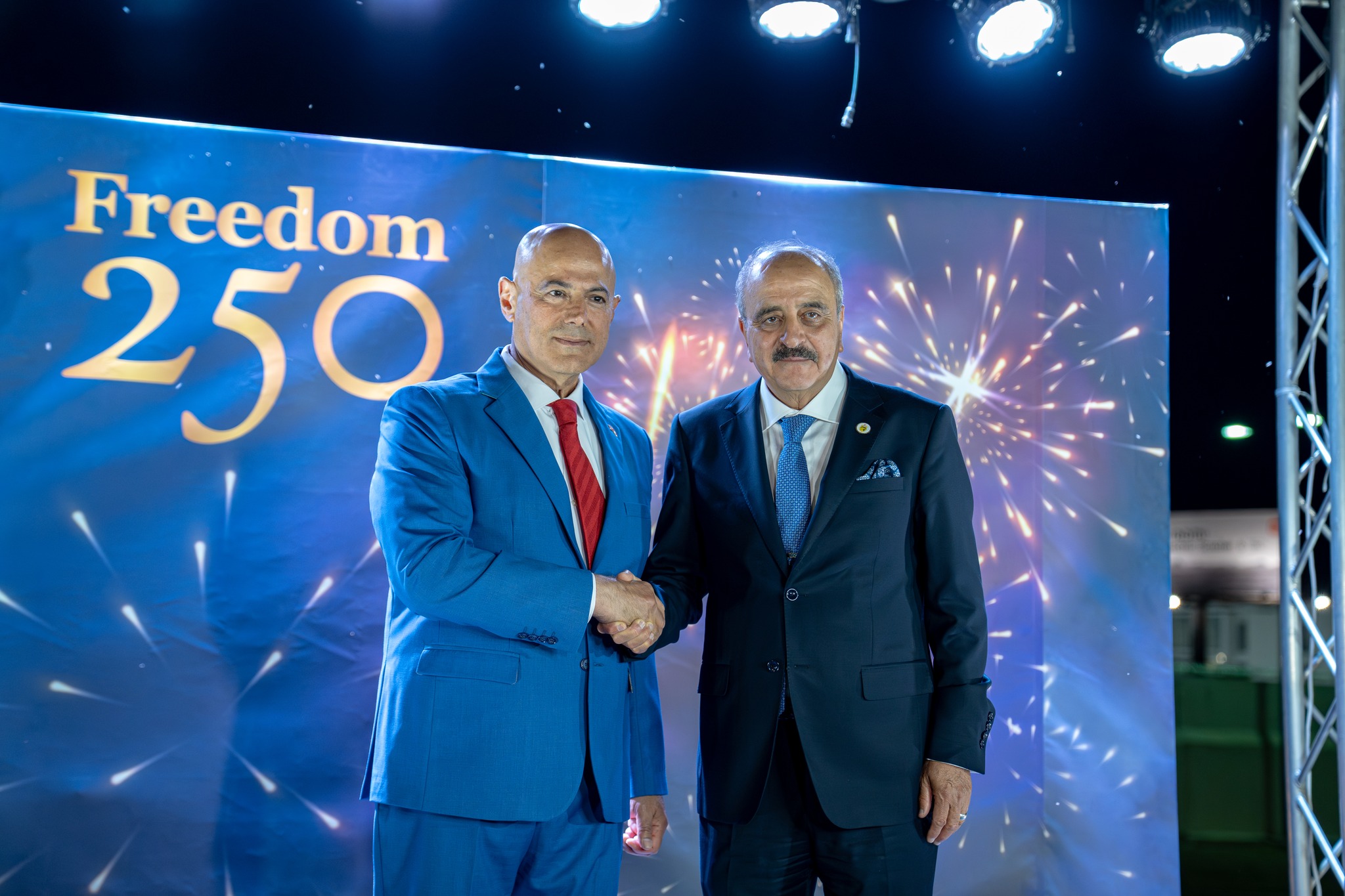 السفير الأمريكي لدى تونس يؤكد على الصداقة التاريخية والتعاون الراسخ مع تونس