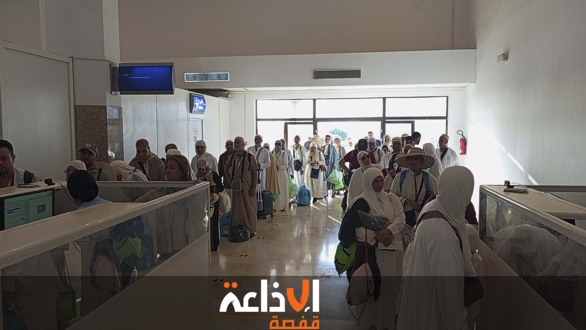 وصول حجيج ولايتي قفصة والقصرين قادمين من مطار جدة الدولي بعد اتمامهم مناسكهم 