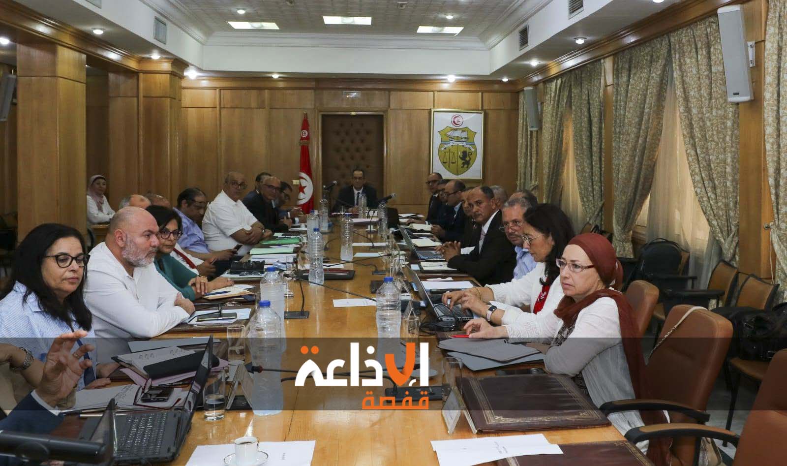   المصادقة على إدراج مسارات تكوين جديدة ضمن نظام امد صلب مؤسسات التعليم العالي التابعة لجامعة قفصة .