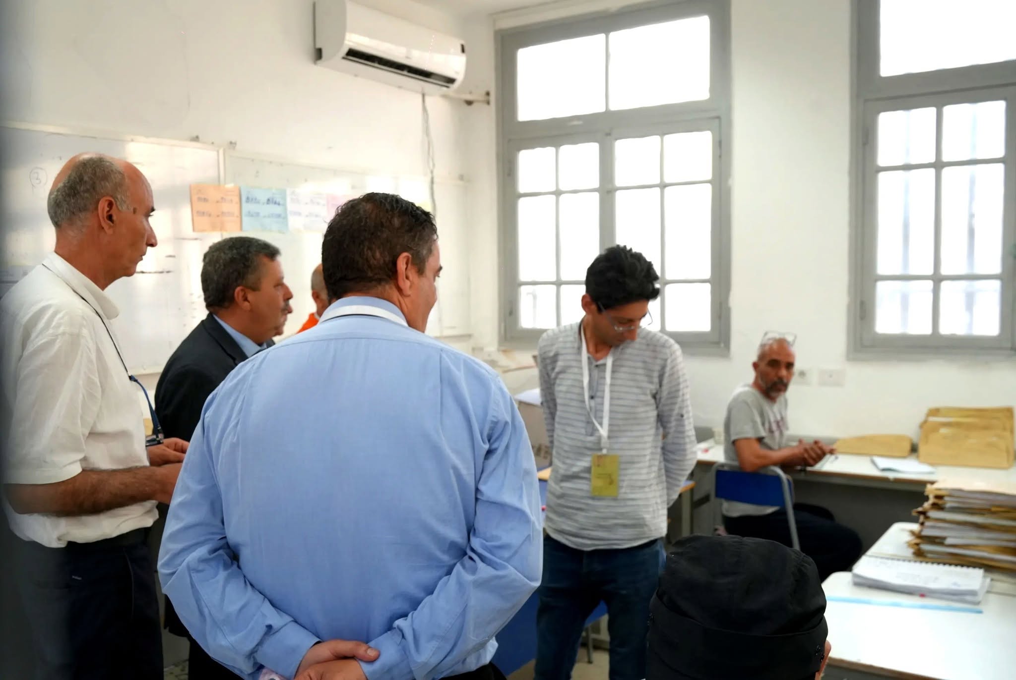 وزير التربية يزور مركز تجميع وتوزيع اختبارات البكالوريا بالمعهد الرياضي بالمنزه