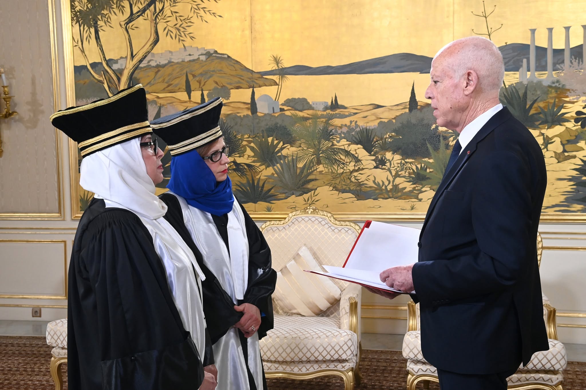 العضوتان فضيلة القرقوري وإيناس زنينة تؤديان اليمين بصفتهما عضوتين في المجلس المؤقّت للقضاء المالي