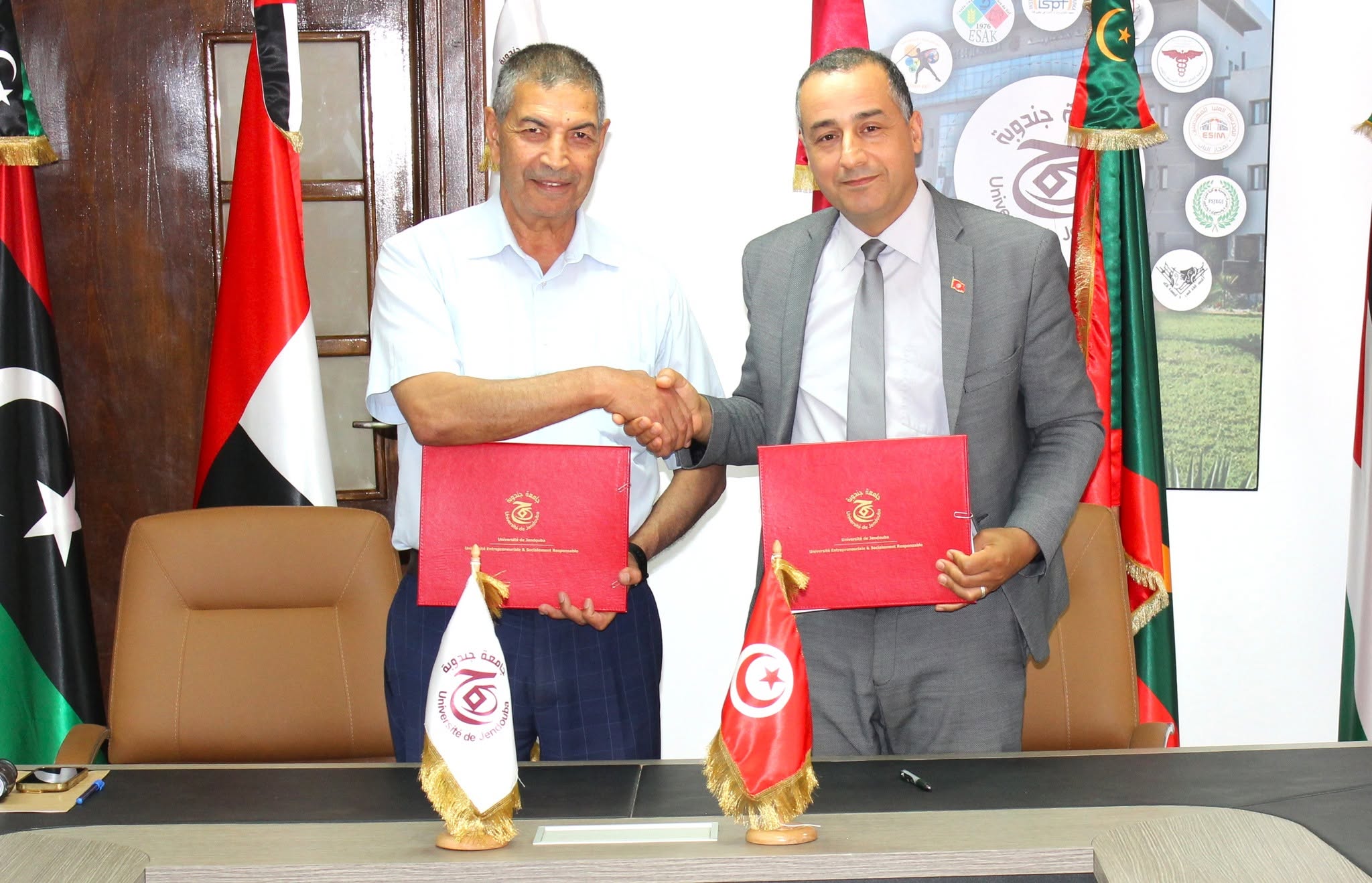 امضاء اتفاقية شراكة بين جامعة جندوبة والاتحاد الجهوي للصناعة والتجارة والصناعات التقليدية لمزيد تعزيز فرص التعاون بين الجانبين