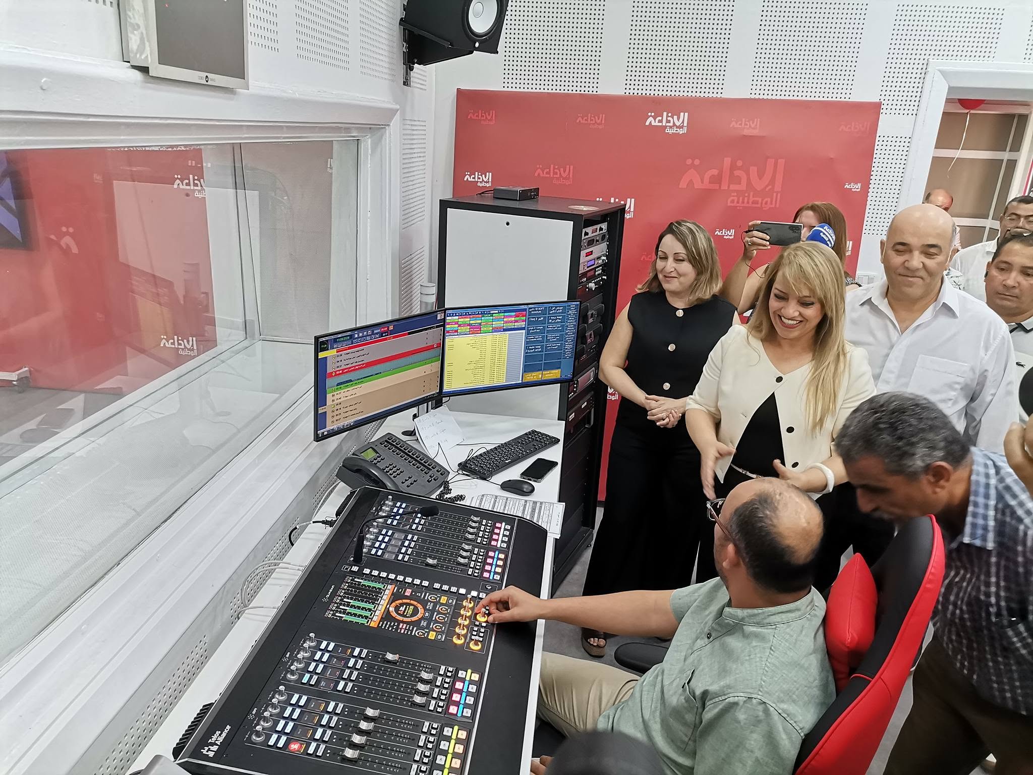 تجديد استوديوهات الإذاعة الوطنية وإذاعة الشباب وإذاعة تونس الدولية: خطوة جديدة نحو إعلام عصري