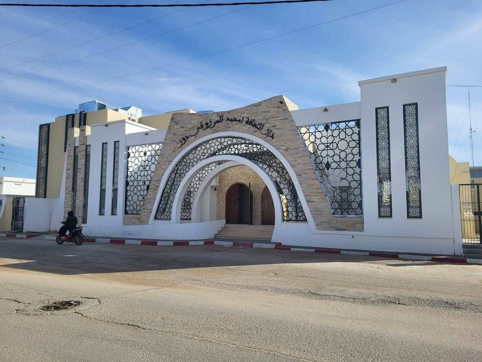 أشغال تهيئة وتكييف دار الثقافة محمد المرزوقي بمدينة دوز