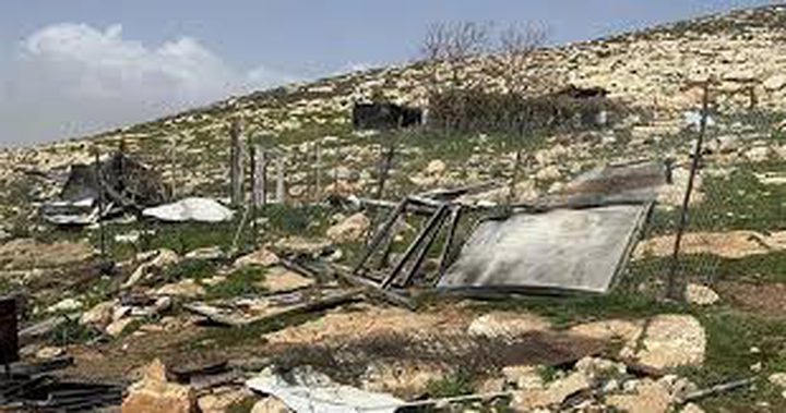 مستعمرون يقطعون ويخربون خطوط المياه في الخان الأحمر شرق القدس