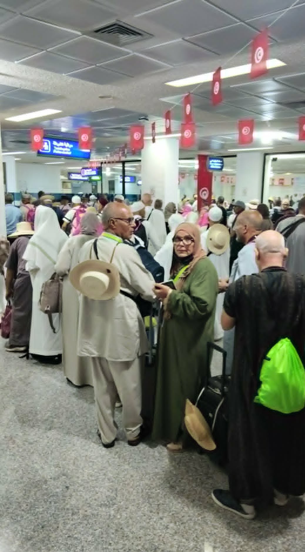 وصول حجيج ولاية جندوبة إلى مطار طبرقة عين دراهم الدولي