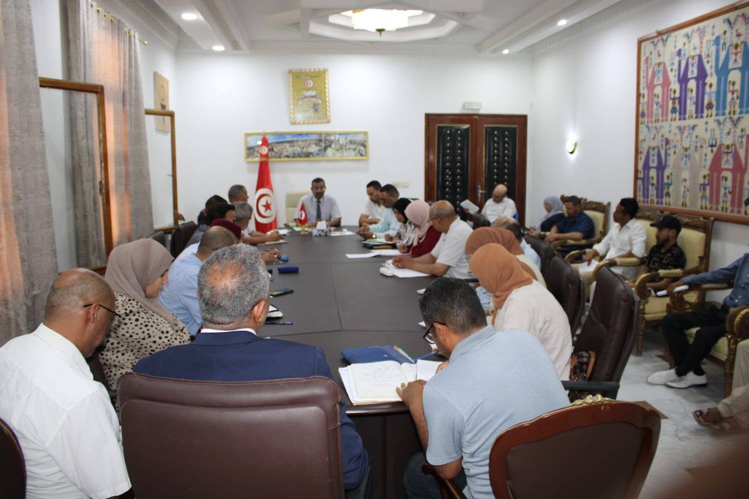 الرديف: جلسة عمل لمتابعة الوضع التنموي وتحسين التزوّد بالماء الصالح للشرب بسقدود