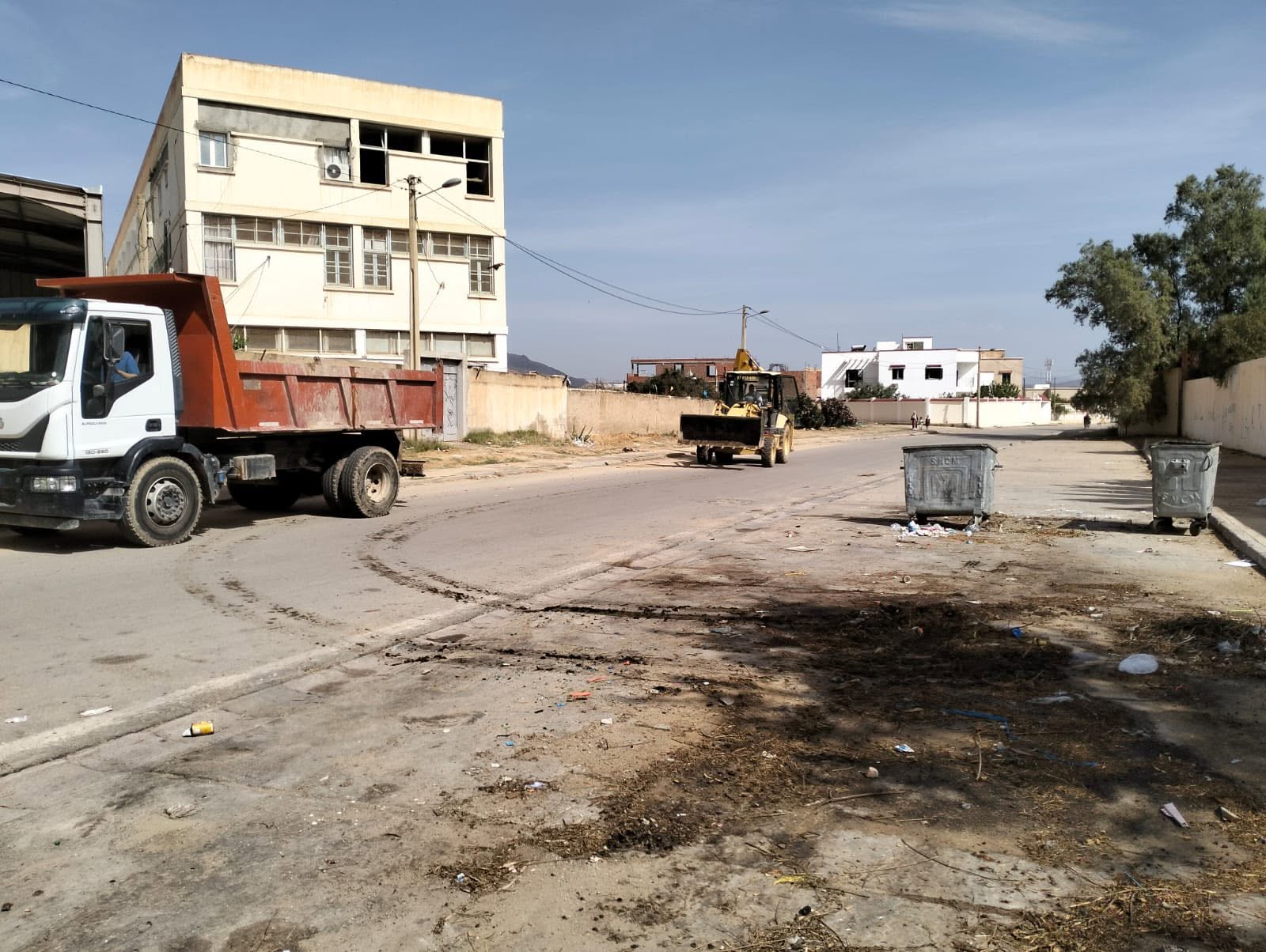 القصرين: تظاهرة تحسيسية حول النظافة والعناية بالبيئة تحت شعار “مدينة نظيفة، مواطن مسؤول”