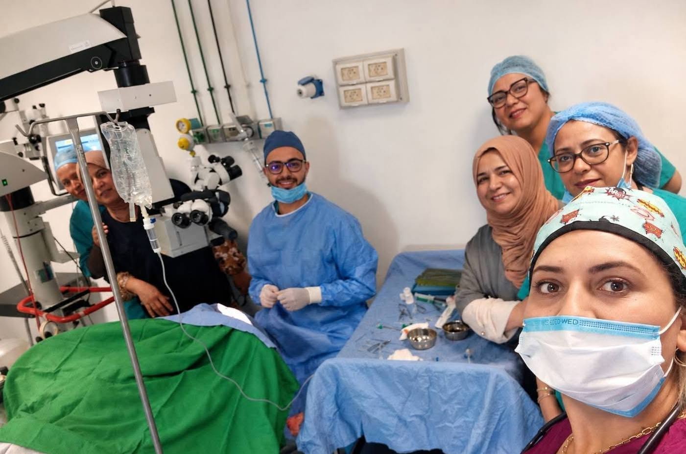 انجاز طبي في الكاف ... نجاح أول عملية جراحية دقيقة للعين باستعمال تقنية استئصال القرنية الصفائحي