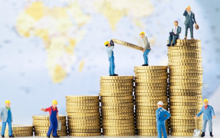 المعهد العربي لرؤساء المؤسسات يدعو البنوك الخاصة لتحويل فائض السيولة لديها إلى رافعة لتمويل الاقتصاد