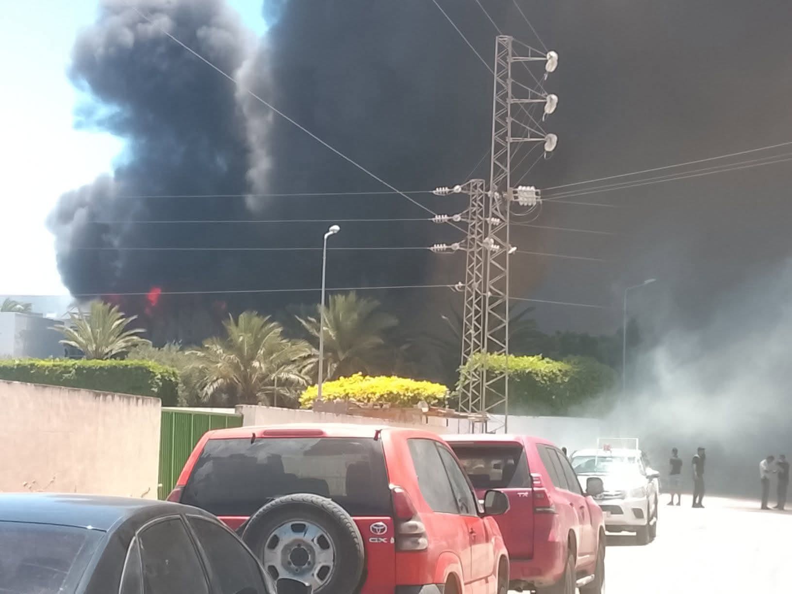 جبل الوسط: السيطرة على الحريق الذي اندلع بأحد مصانع الأدوية