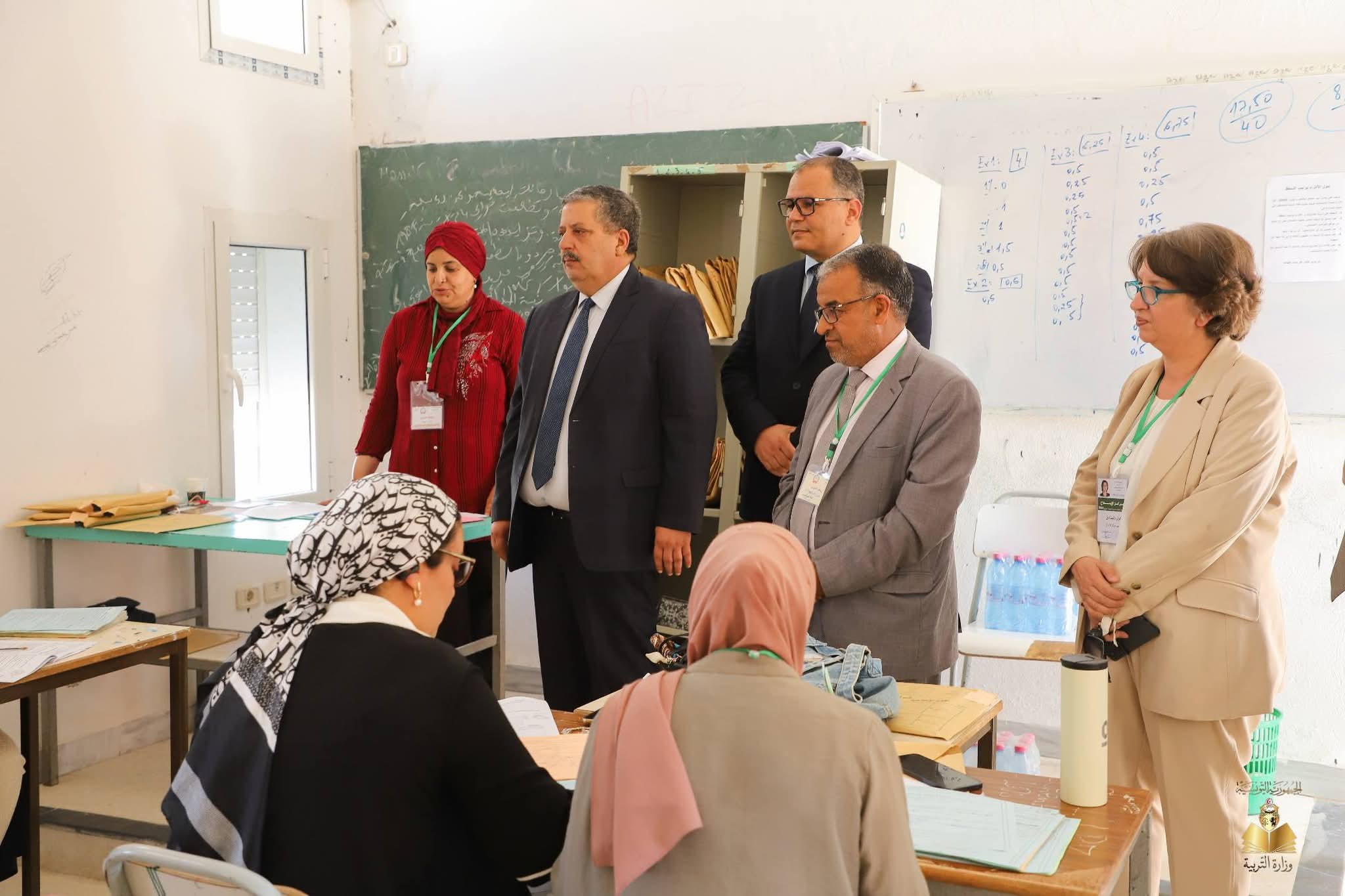 وزير التربية يتفقّد مراكز إصلاح الباكالوريا والتجميع بقابس