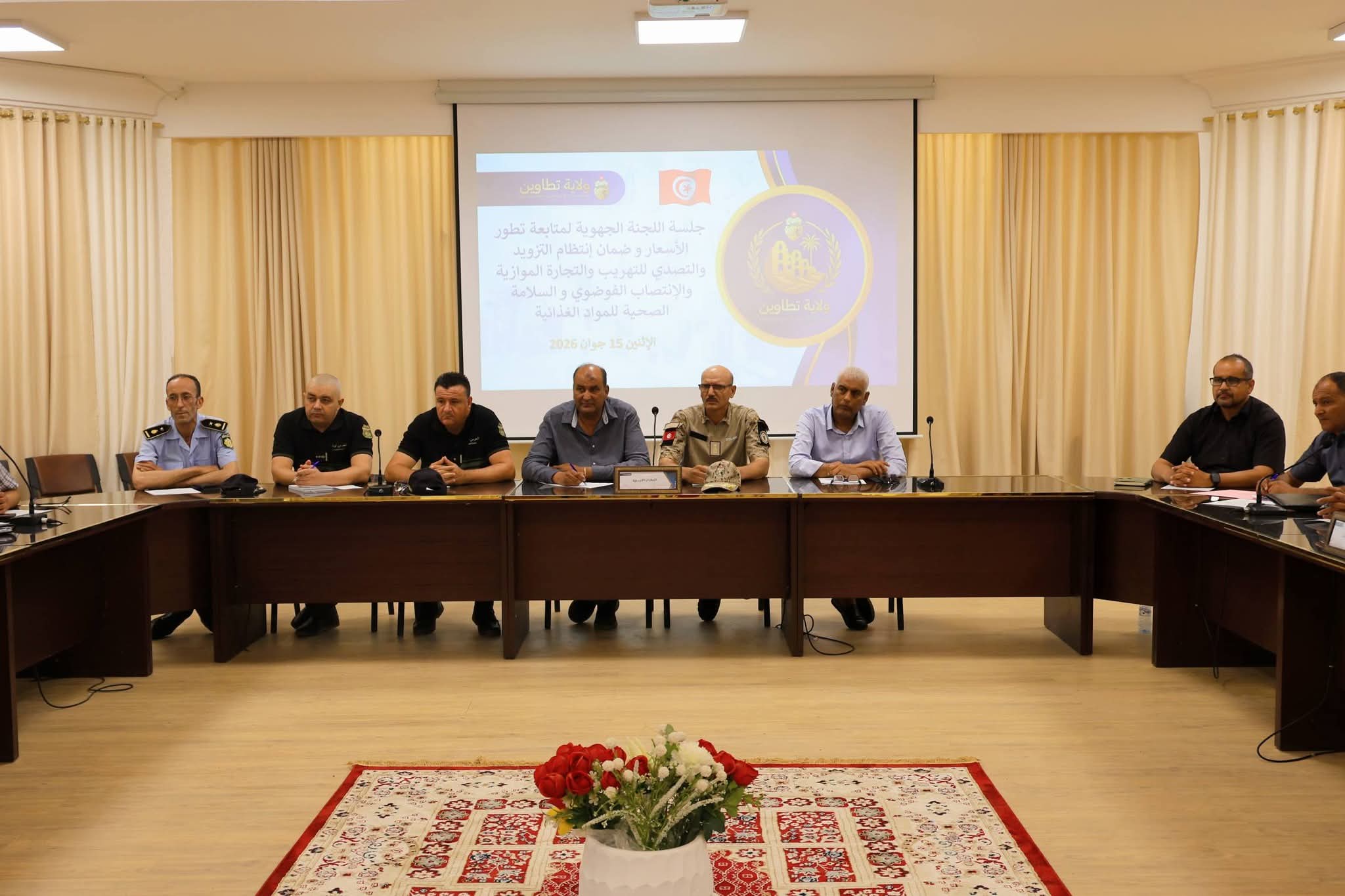 تطاوين : جلسة عمل للجنة الجهوية لمتابعة تطورالأسعار وضمان إنتظام التزويد والتصدي للتهريب