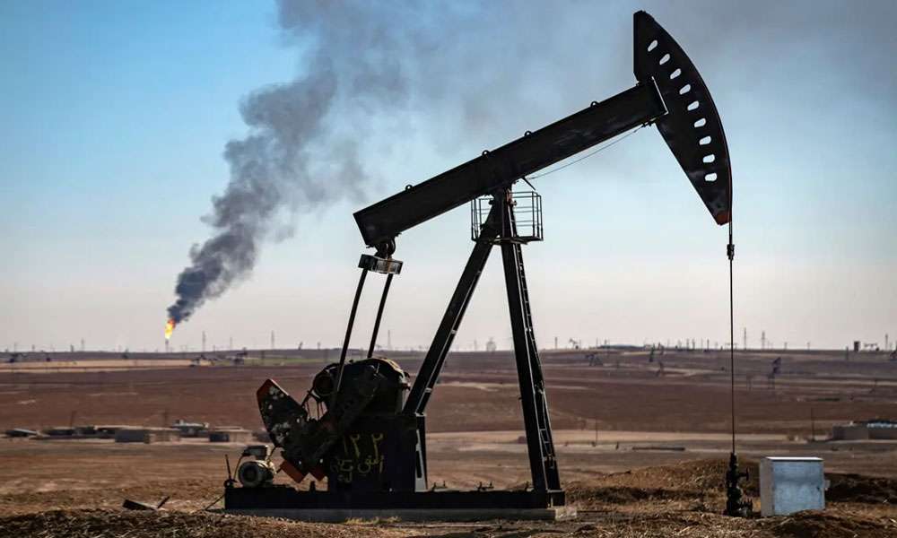 انخفاض سعر برميل خام برنت إلى ما دون 80 دولارا للمرة الأولى منذ مارس الماضي