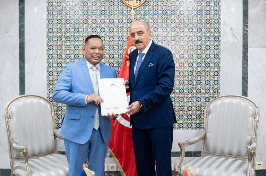 وزير الخارجية يتسلم نسخة من أوراق اعتماد سفير ماليزيا الجديد