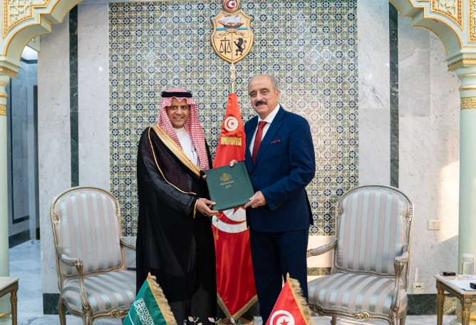 وزير الخارجية يتسلم نسخة من أوراق اعتماد السفير السعودي الجديد