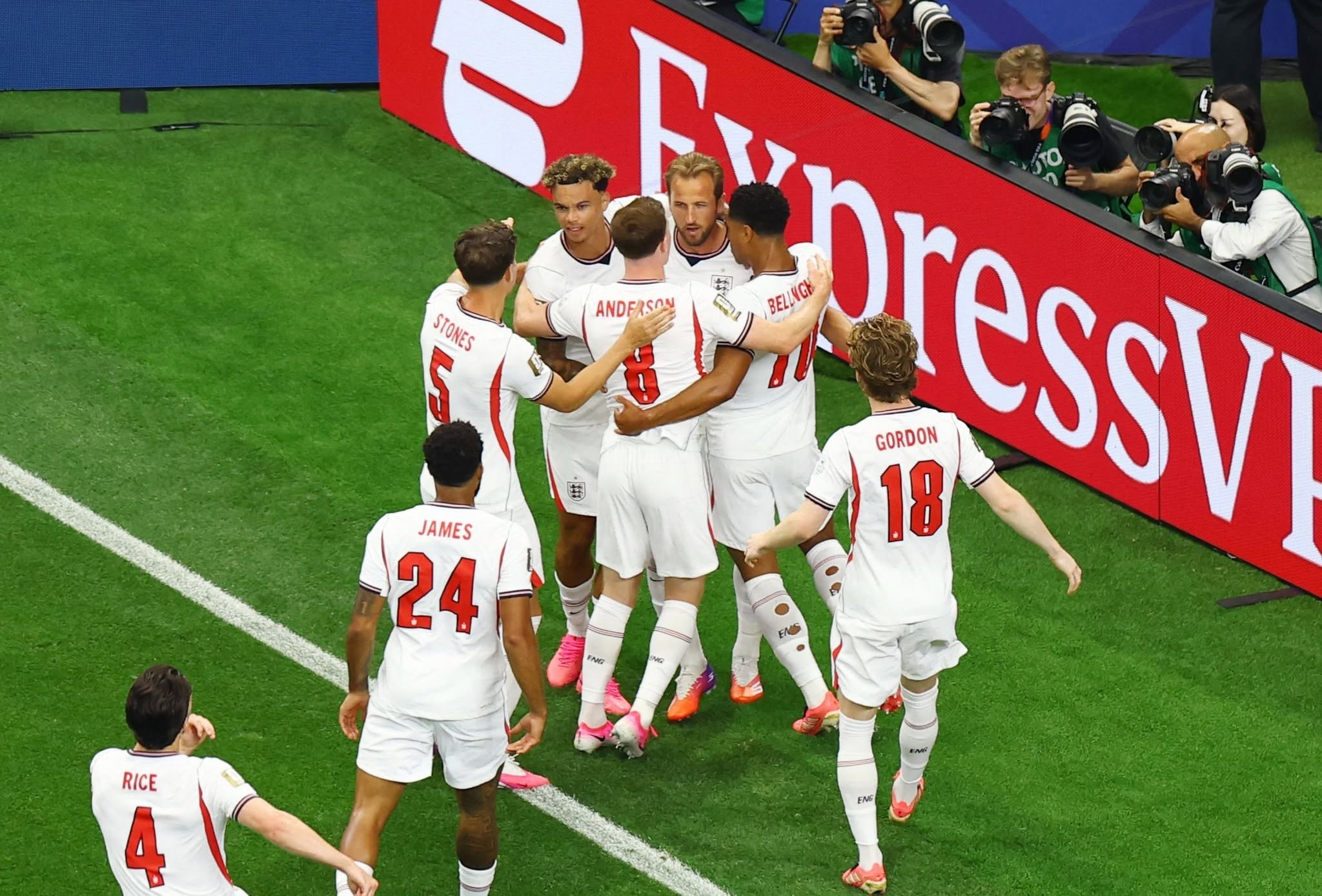 كأس العالم 2026 : إنقلترا تفوز على كرواتيا 4-2