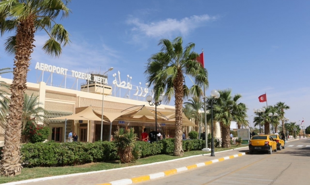 توقيع عقد لإنجاز محطة طاقة شمسية فولطاضوئية بمطار توزر-نفطة الدولي بقدرة 4 ميغاواط.