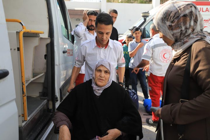 إجلاء طبي جديد عبر معبر رفح شمل 97 شخصا