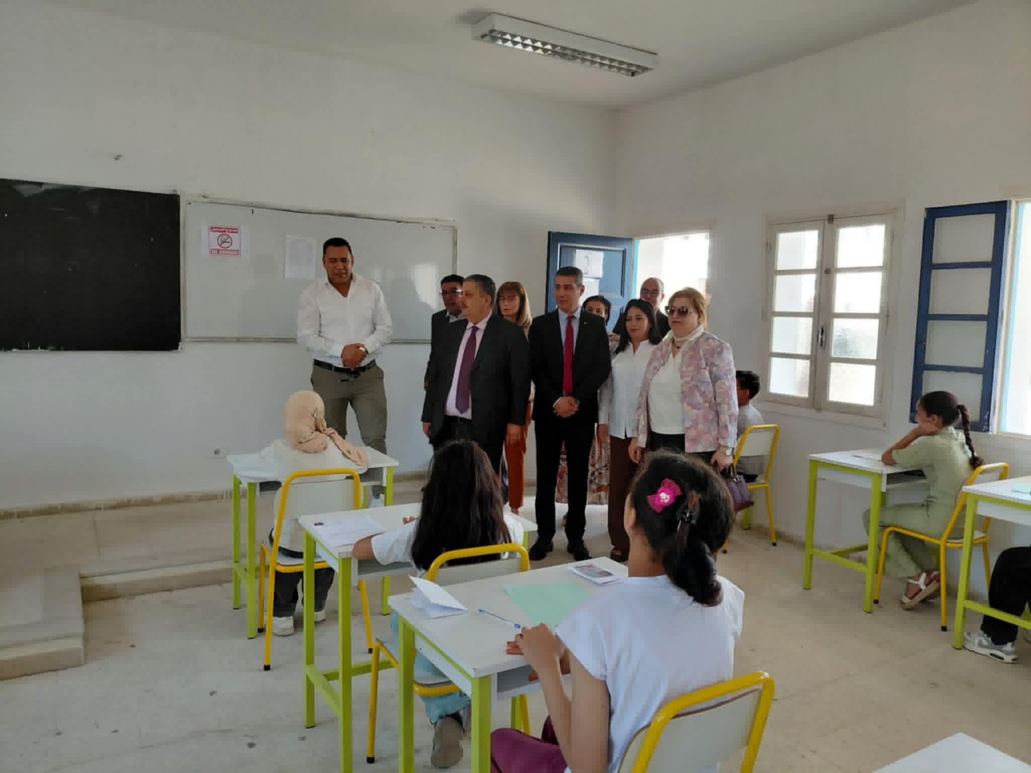 بنزرت: وزير التربية يُواكب انطلاق مناظرة "السيزيام" بمعهد غزالة