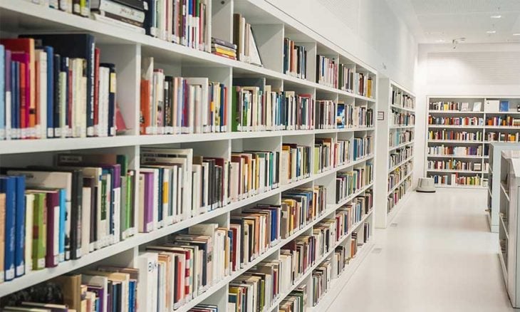 تنظيم نشاط توزيع الكتاب المدرسي المورد وتحديد التزامات المتدخلين في المجال