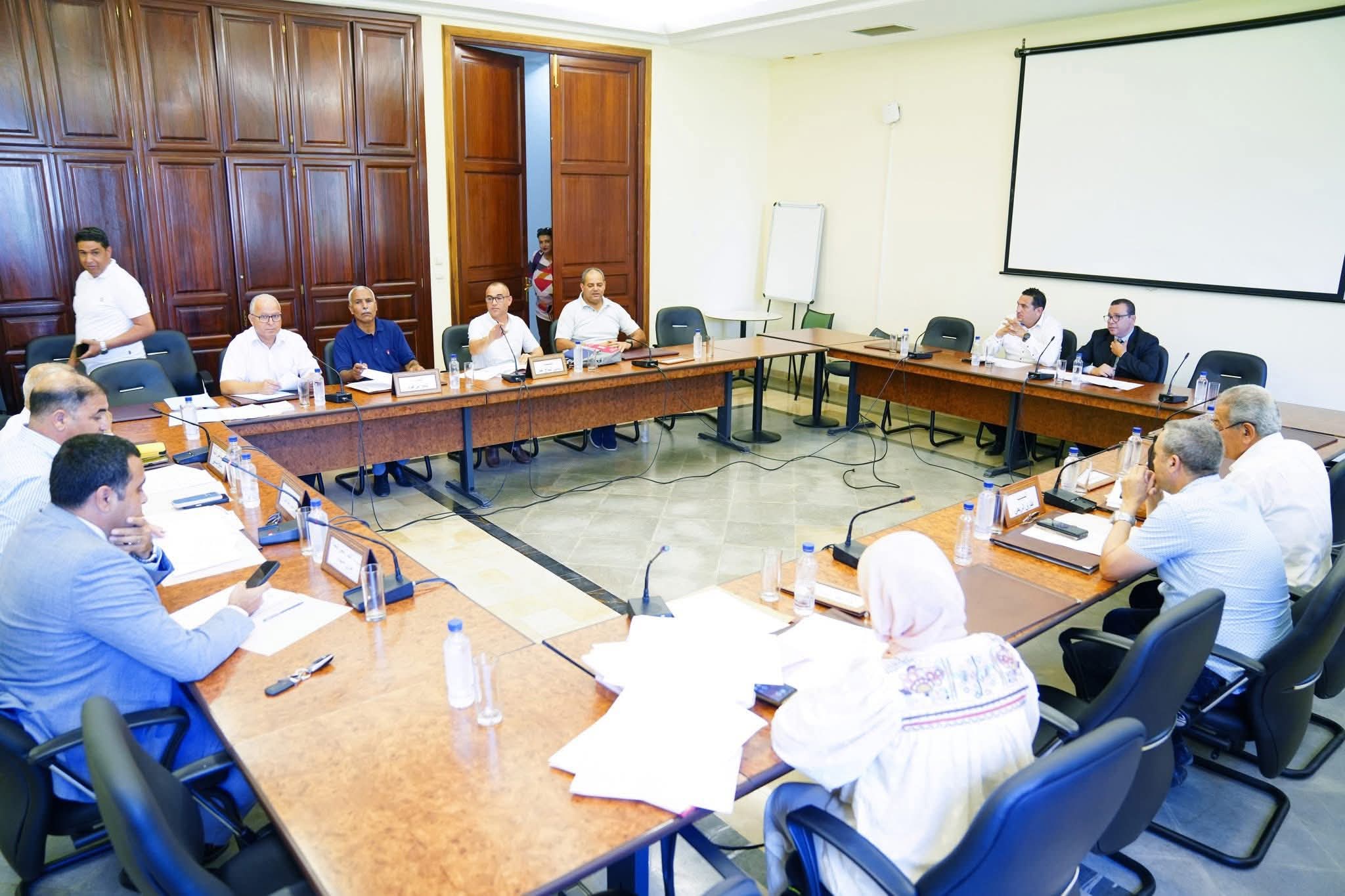 لجنة التخطيط الاستراتيجي تصادق على مقترح قانون تسوية وضعية المباني المخالفة لرخص البناء
