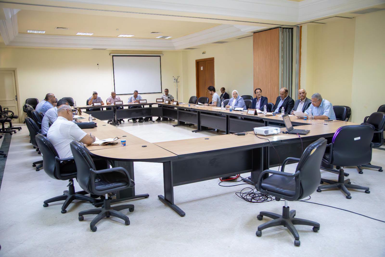 مجلس الجهات والاقاليم يستمع لجامعة الحرفيين والمؤسسات الصغرى: دعوات لإحداث صندوق مساندة ومكافحة البيروقراطية