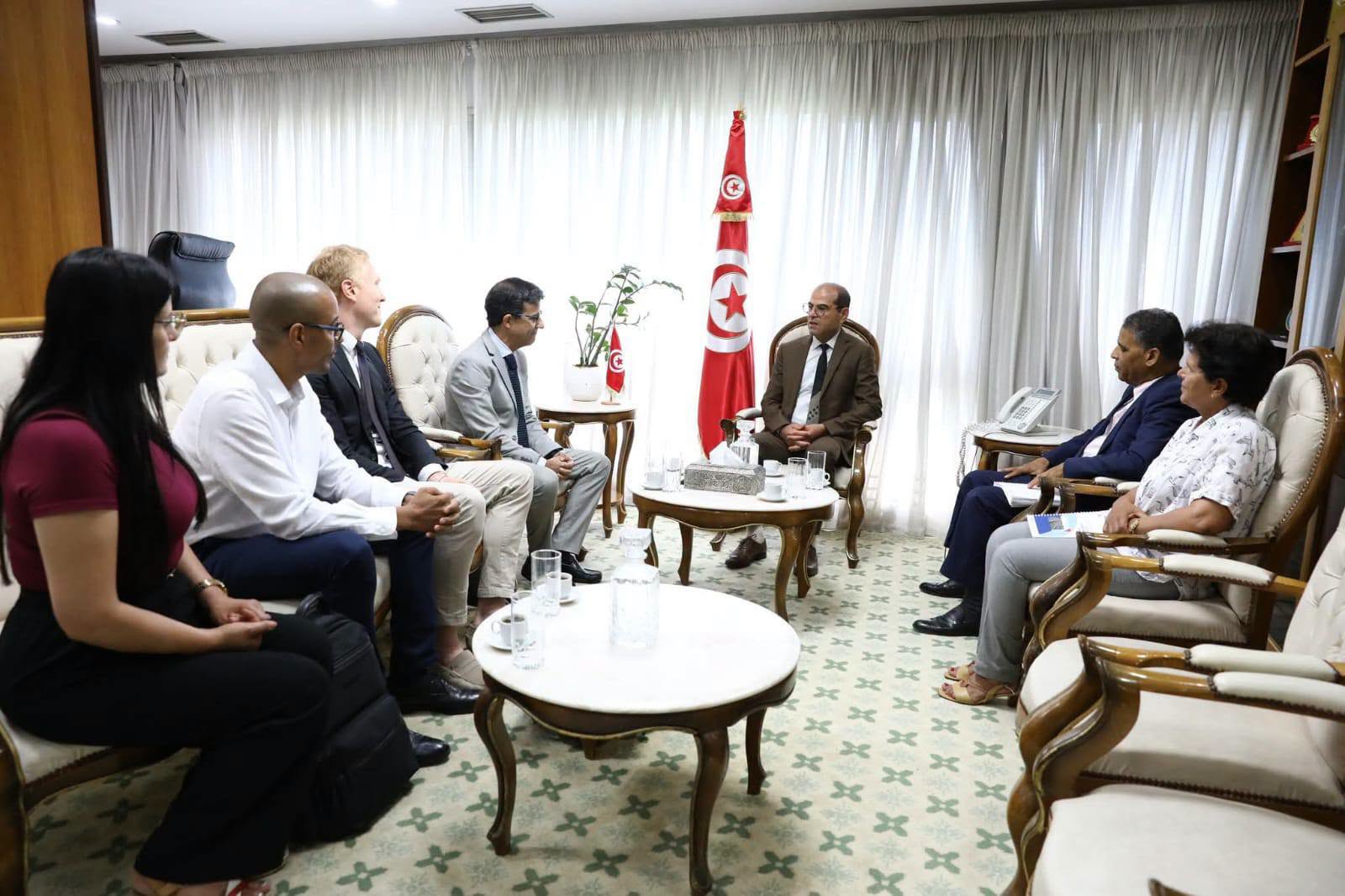 وزير التجهيز والاسكان يؤكد أهمية الشراكة مع البنك الأوروبي للاستثمار لتسريع إنجاز مشاريع البنية التحتية