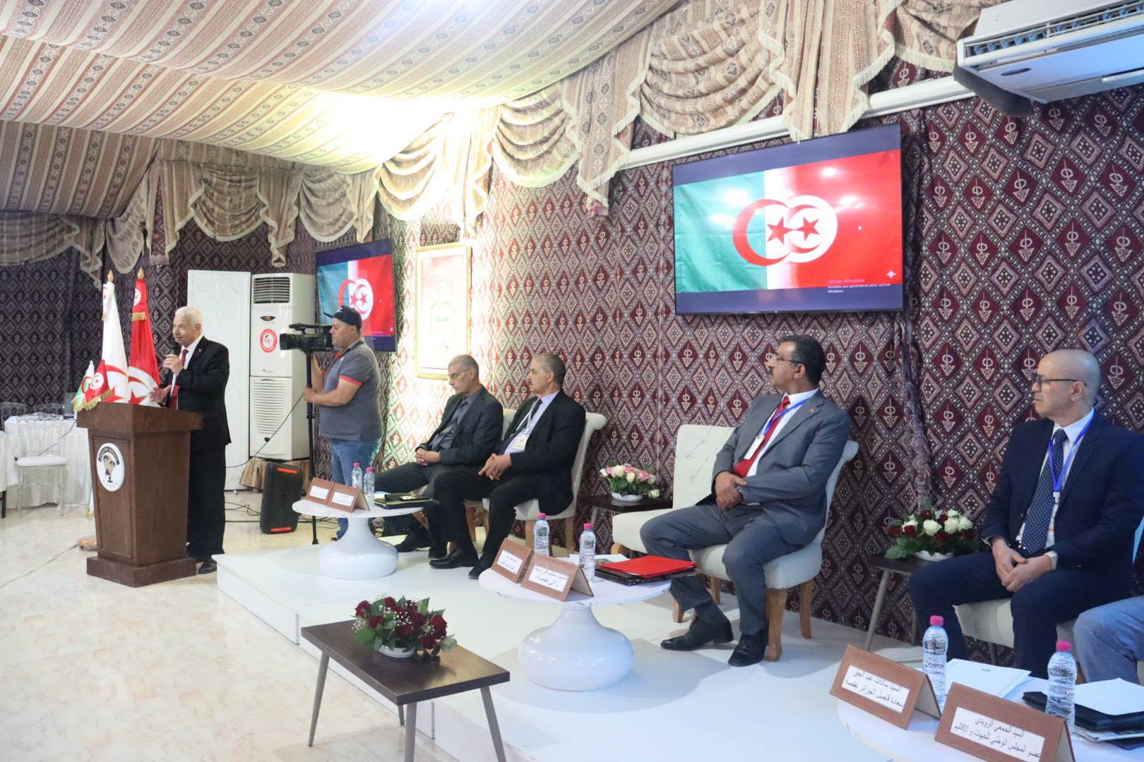 قفصة :  وزير التجارة وتنمية الصادرات يفتتح أشغال المنتدى التونسي الجزائري  حول الاستثمار والتجارة البينية