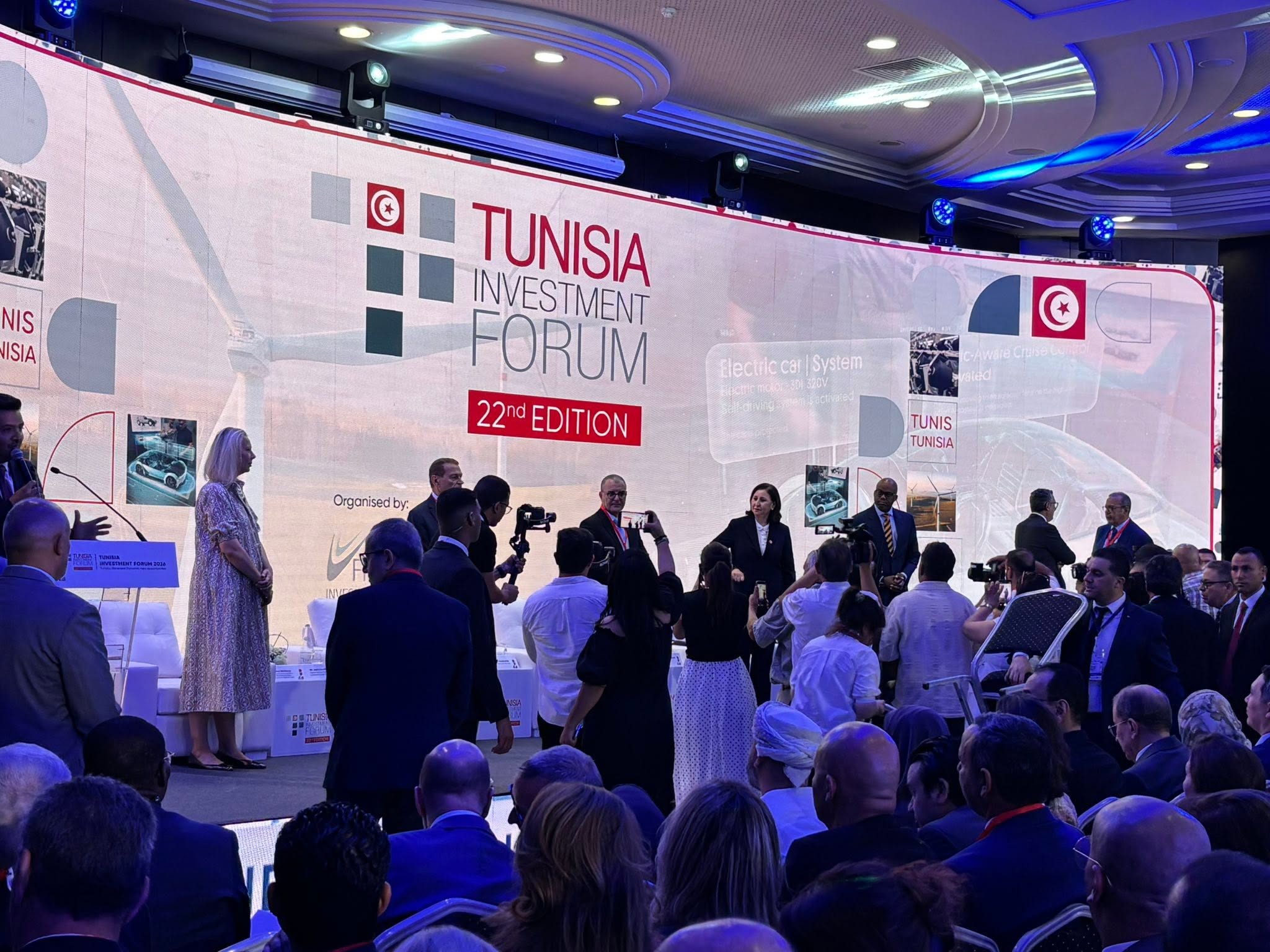 رئيسة الحكومة تؤكد حرص الدولة على الرقمنة الشاملة لمسارات الاستثمار للحَدِّ نهائيًا من البيروقراطية الإدارية
