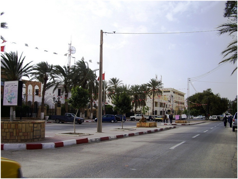 قفصة: إمضاء صفقة مشروع تهيئة الطريق المحلية عدد 899 الرابطة بين قفصة الشمالية والسند