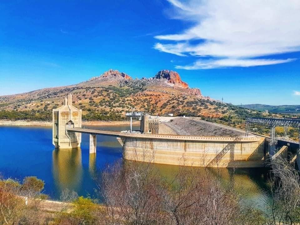 وفد عن مجلس الإقليم الثاني يطّلع ميدانيا على دقة منظومة المراقبة والتشغيل في سدّ سيدي سالم بولاية باجة